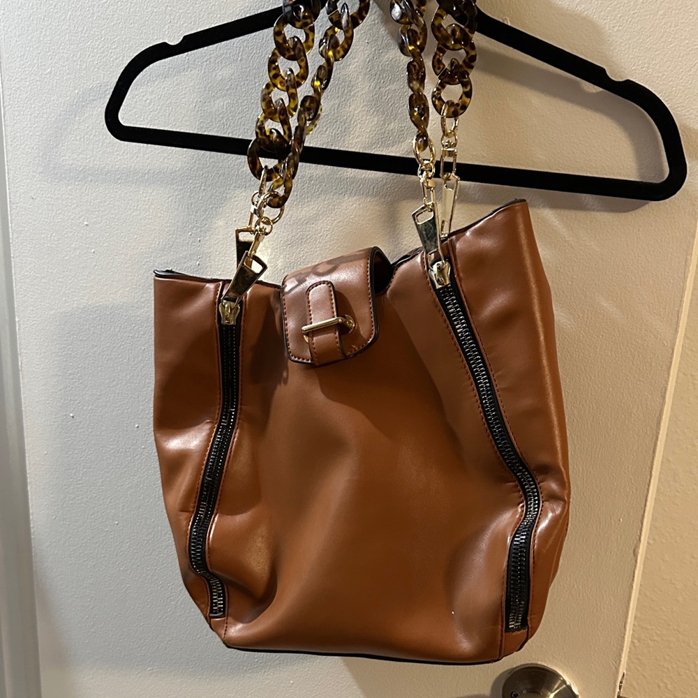 Elegant Tan Shoulder Bag with Chain Straps